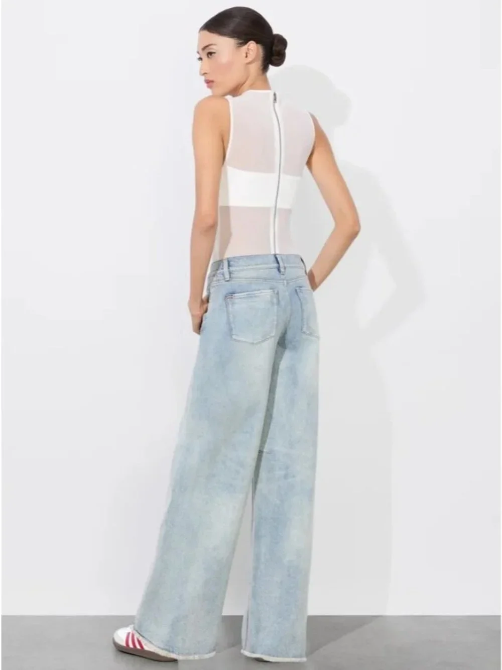 Alice + Olivia Driggs Sierra Light Blue Baloon Jeans 25 - Picture 3 of 11